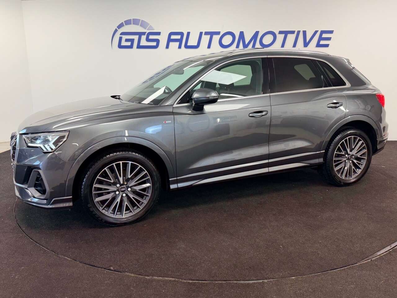 A 2020 AUDI Q3 2.0 TDI 35 S-LINE S-TRONIC AUTOMATIC 150 BHP + SAT NAV + GLASS SUNROOF + CA A 2020 AUDI Q3 2.0 TDI 35 S-LINE S-TRONIC AUTOMATIC 150 BHP + SAT NAV + GLASS SUNROOF + CA