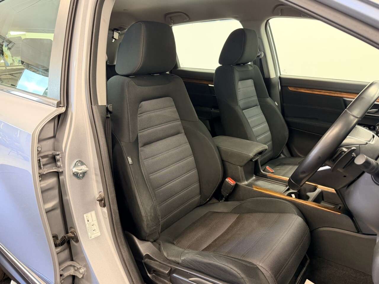 A 2020 HONDA CR-V 2.0 h i-MMD SE HYBRID eCVT AUTO 185 BHP + SAT NAV + REAR CAMERA SIX MONTH W A 2020 HONDA CR-V 2.0 h i-MMD SE HYBRID eCVT AUTO 185 BHP + SAT NAV + REAR CAMERA SIX MONTH W