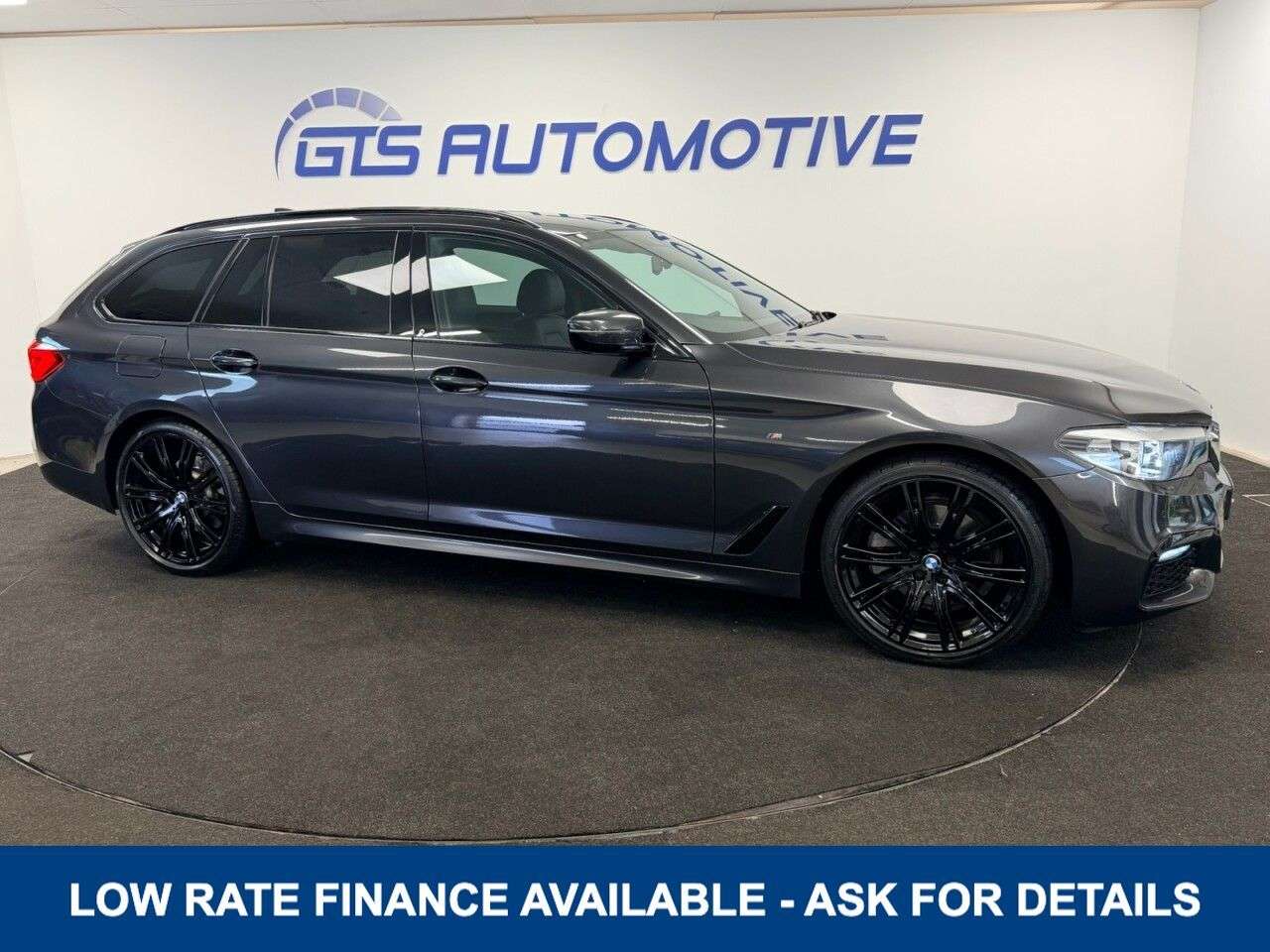 A 2019 BMW 5 SERIES TOURING 520d M-SPORT PLUS AUTO xDRIVE 4x4 190 BHP + HARMON KARDON + SAT NAV + HEATE A 2019 BMW 5 SERIES TOURING 520d M-SPORT PLUS AUTO xDRIVE 4x4 190 BHP + HARMON KARDON + SAT NAV + HEATE