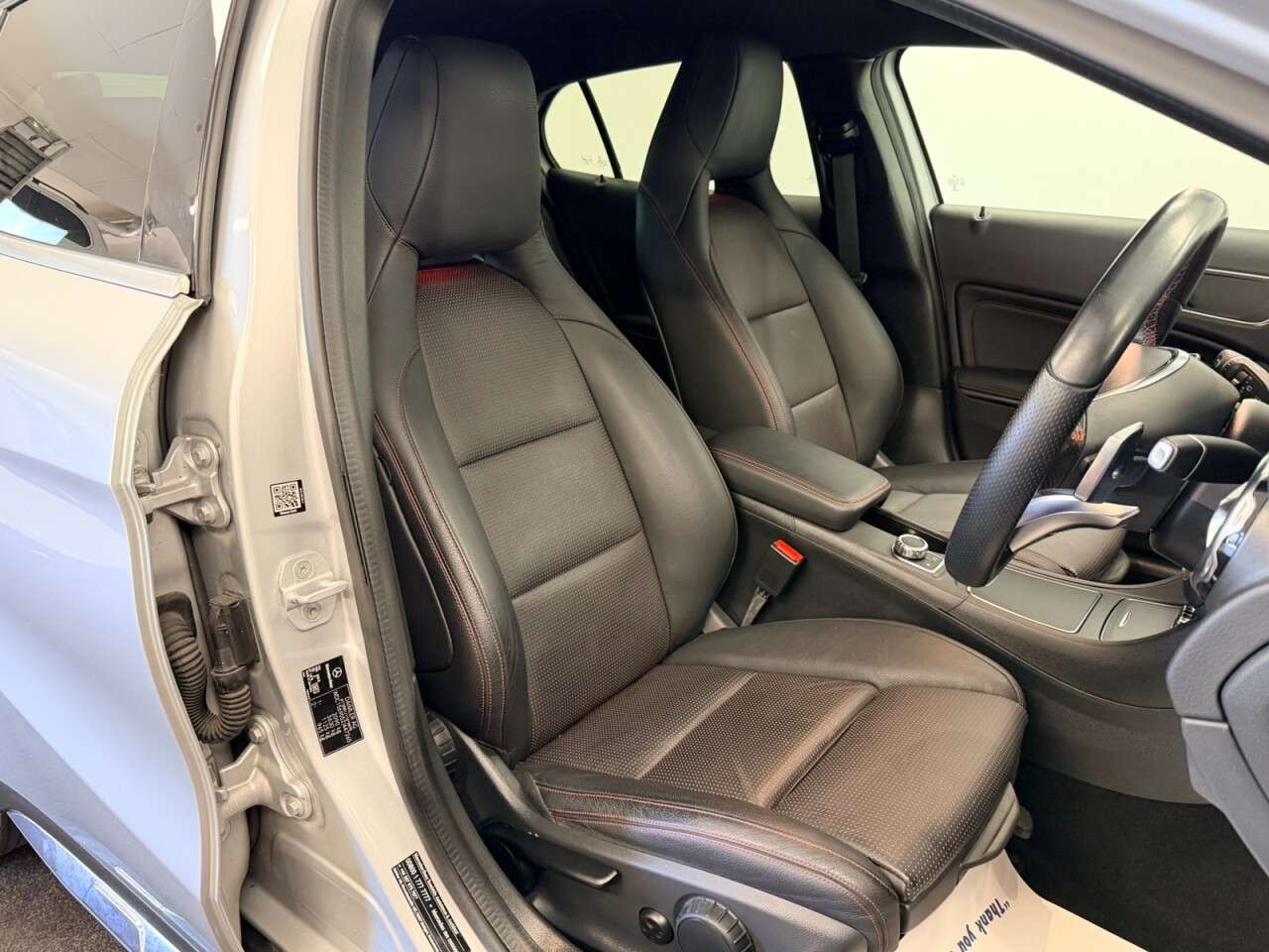 A 2017 MERCEDES-BENZ GLA 220d AMG LINE PREMIUM 7G-DCT AUTO 4MATIC 4WD 180 BHP + SAT NAV + HEATED SEA A 2017 MERCEDES-BENZ GLA 220d AMG LINE PREMIUM 7G-DCT AUTO 4MATIC 4WD 180 BHP + SAT NAV + HEATED SEA