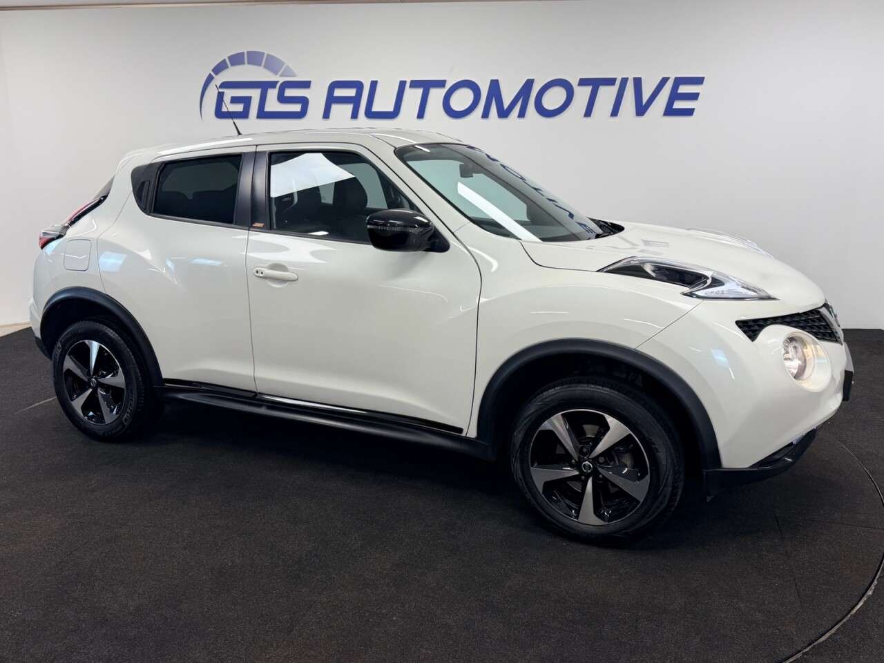 A 2019 NISSAN JUKE 1.6 BOSE PERSONAL EDITION XTRON AUTO 110 BHP + SAT NAV + REAR CAMERA SIX MO A 2019 NISSAN JUKE 1.6 BOSE PERSONAL EDITION XTRON AUTO 110 BHP + SAT NAV + REAR CAMERA SIX MO