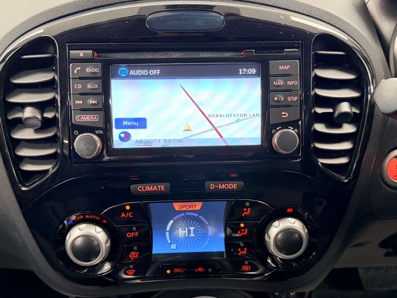 A 2019 NISSAN JUKE 1.6 BOSE PERSONAL EDITION XTRON AUTO 110 BHP + SAT NAV + REAR CAMERA SIX MO A 2019 NISSAN JUKE 1.6 BOSE PERSONAL EDITION XTRON AUTO 110 BHP + SAT NAV + REAR CAMERA SIX MO