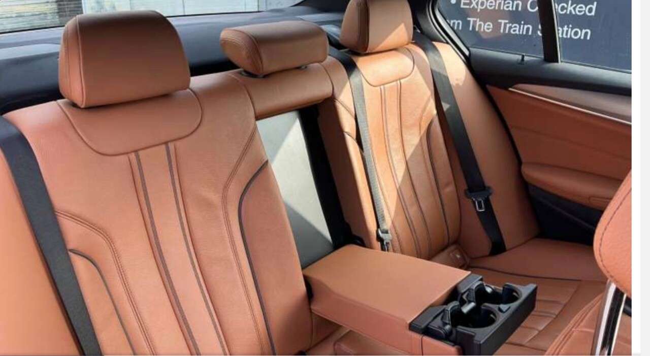 A 2019 BMW 5 SERIES 530e 9.2kWh M-SPORT PLUG-IN HYBRID AUTO 255 BHP + SAT NAV + HEATED LEATHER A 2019 BMW 5 SERIES 530e 9.2kWh M-SPORT PLUG-IN HYBRID AUTO 255 BHP + SAT NAV + HEATED LEATHER