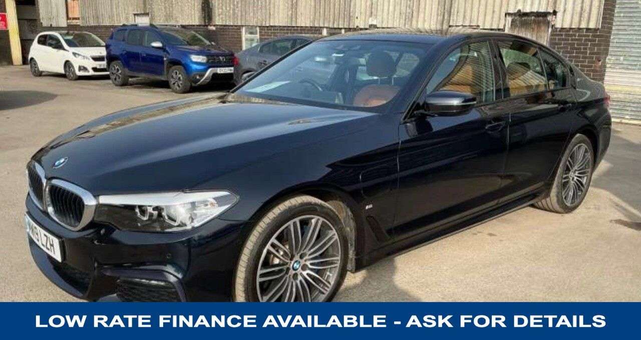 A 2019 BMW 5 SERIES 530e 9.2kWh M-SPORT PLUG-IN HYBRID AUTO 255 BHP + SAT NAV + HEATED LEATHER A 2019 BMW 5 SERIES 530e 9.2kWh M-SPORT PLUG-IN HYBRID AUTO 255 BHP + SAT NAV + HEATED LEATHER