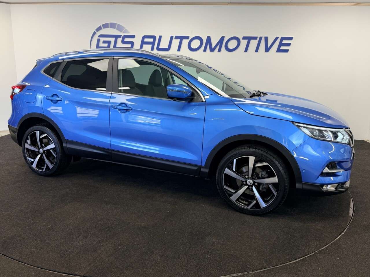 A 2017 NISSAN QASHQAI 1.2 DIG-T TEKNA 115 BHP + SAT NAV + GLASS SUNROOF + 360 CAMERAS SIX MONTH W A 2017 NISSAN QASHQAI 1.2 DIG-T TEKNA 115 BHP + SAT NAV + GLASS SUNROOF + 360 CAMERAS SIX MONTH W