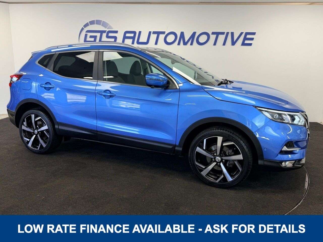 A 2017 NISSAN QASHQAI 1.2 DIG-T TEKNA 115 BHP + SAT NAV + GLASS SUNROOF + 360 CAMERAS SIX MONTH W A 2017 NISSAN QASHQAI 1.2 DIG-T TEKNA 115 BHP + SAT NAV + GLASS SUNROOF + 360 CAMERAS SIX MONTH W
