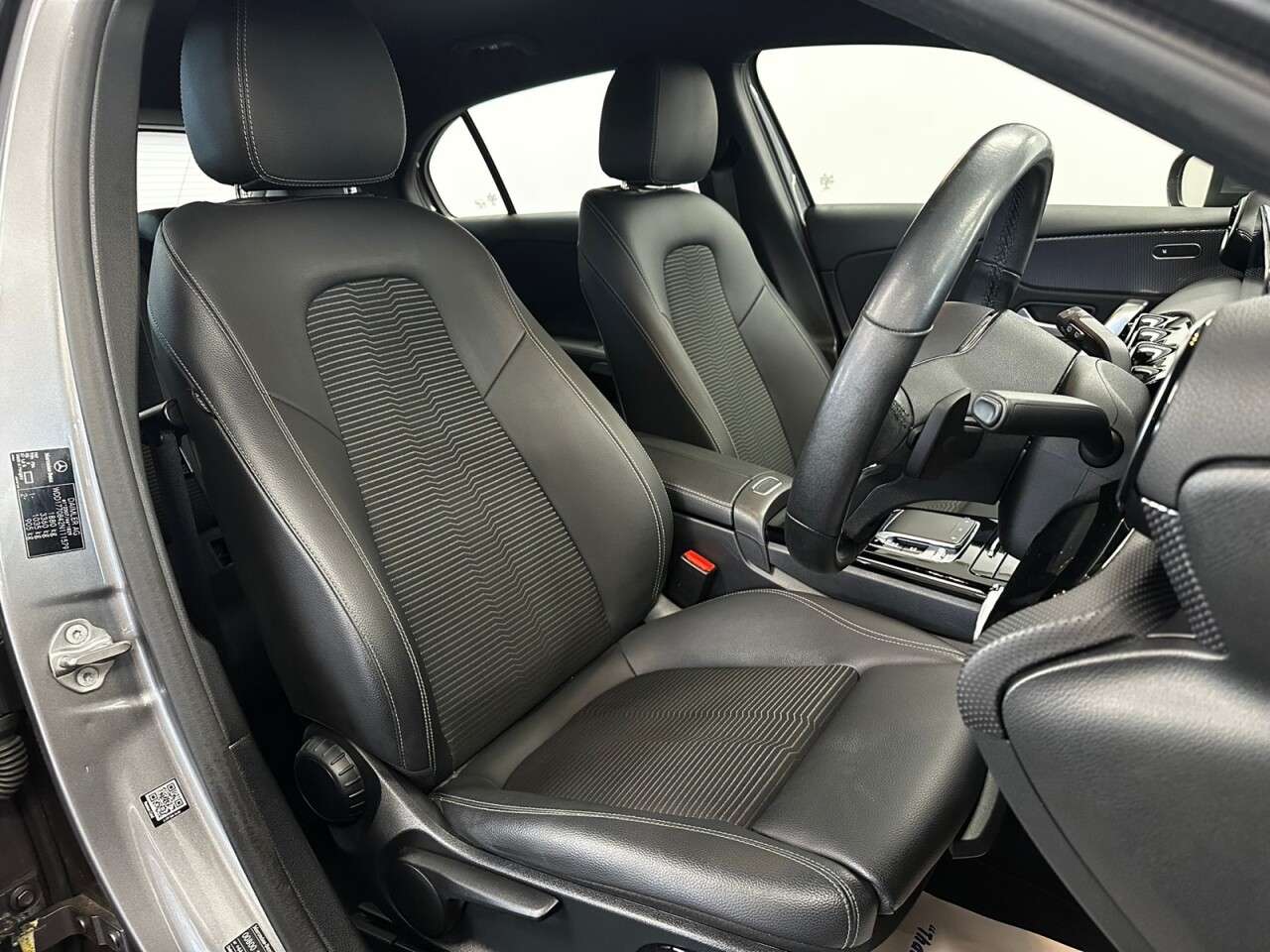 A 2019 MERCEDES-BENZ A CLASS A180 SPORT EXECUTIVE 7G-DCT AUTO 135 BHP + SAT NAV + REAR CAMERA + HEATED S A 2019 MERCEDES-BENZ A CLASS A180 SPORT EXECUTIVE 7G-DCT AUTO 135 BHP + SAT NAV + REAR CAMERA + HEATED S