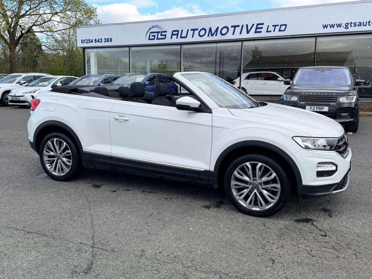 A 2021 VOLKSWAGEN T-ROC CABRIOLET 1.5 TSI EVO DESIGN DSG AUTO 150 BHP + SAT NAV A 2021 VOLKSWAGEN T-ROC CABRIOLET 1.5 TSI EVO DESIGN DSG AUTO 150 BHP + SAT NAV