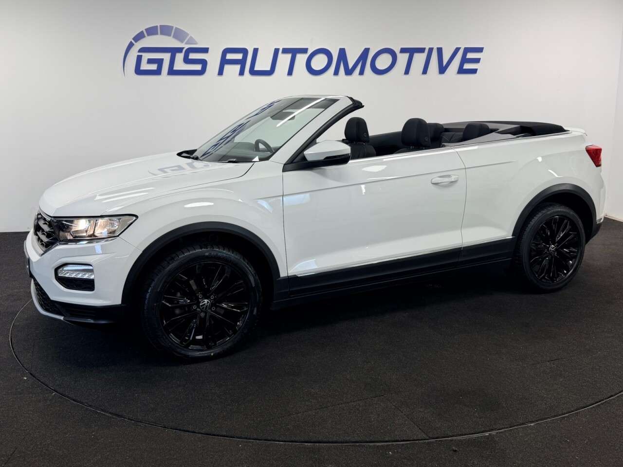 A 2021 VOLKSWAGEN T-ROC CABRIOLET 1.5 TSI EVO DESIGN DSG AUTO 150 BHP + SAT NAV + HEATED SEATS SIX A 2021 VOLKSWAGEN T-ROC CABRIOLET 1.5 TSI EVO DESIGN DSG AUTO 150 BHP + SAT NAV + HEATED SEATS SIX