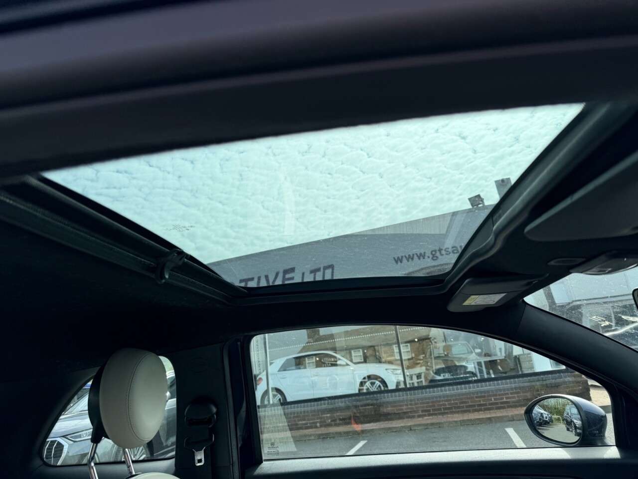 A 2023 FIAT 500 1.0 MHEV DOLCEVITA 70 BHP A 2023 FIAT 500 1.0 MHEV DOLCEVITA 70 BHP