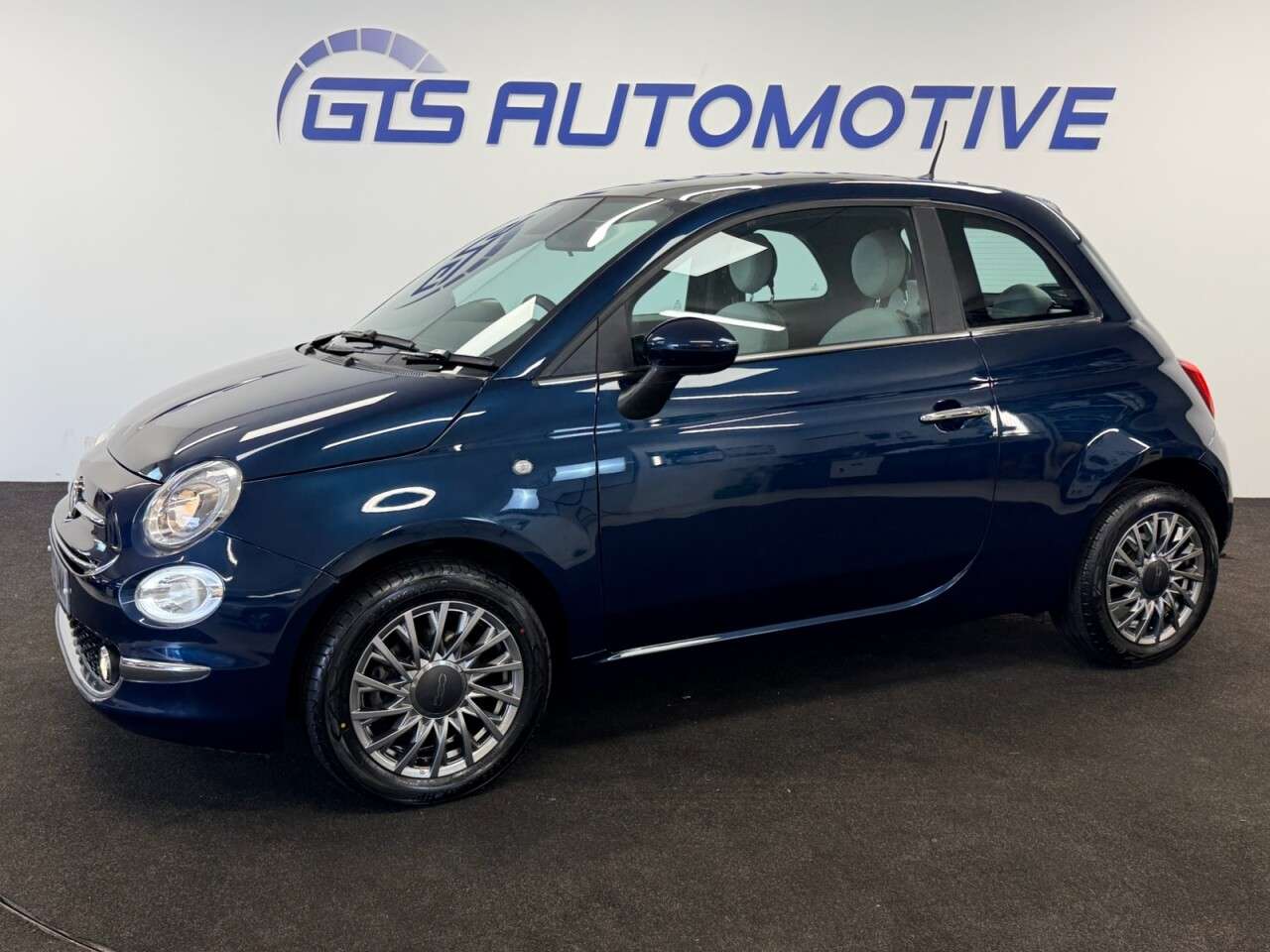 A 2023 FIAT 500 1.0 MHEV DOLCEVITA 70 BHP + GLASS SUNROOF + APPLE PLAY + PARK SENSORS SIX M A 2023 FIAT 500 1.0 MHEV DOLCEVITA 70 BHP + GLASS SUNROOF + APPLE PLAY + PARK SENSORS SIX M