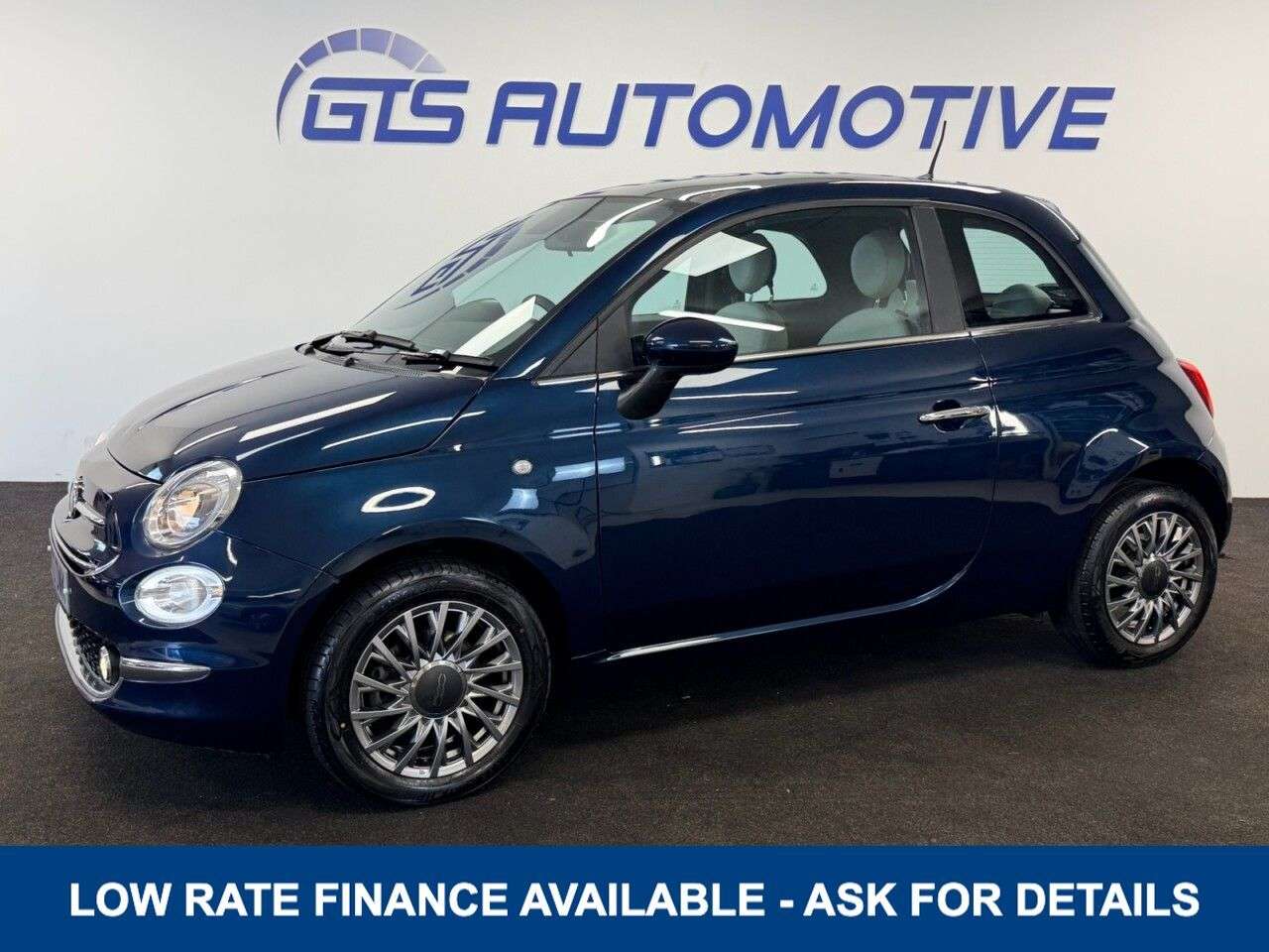A 2023 FIAT 500 1.0 MHEV DOLCEVITA 70 BHP + GLASS SUNROOF + APPLE PLAY + PARK SENSORS SIX M A 2023 FIAT 500 1.0 MHEV DOLCEVITA 70 BHP + GLASS SUNROOF + APPLE PLAY + PARK SENSORS SIX M