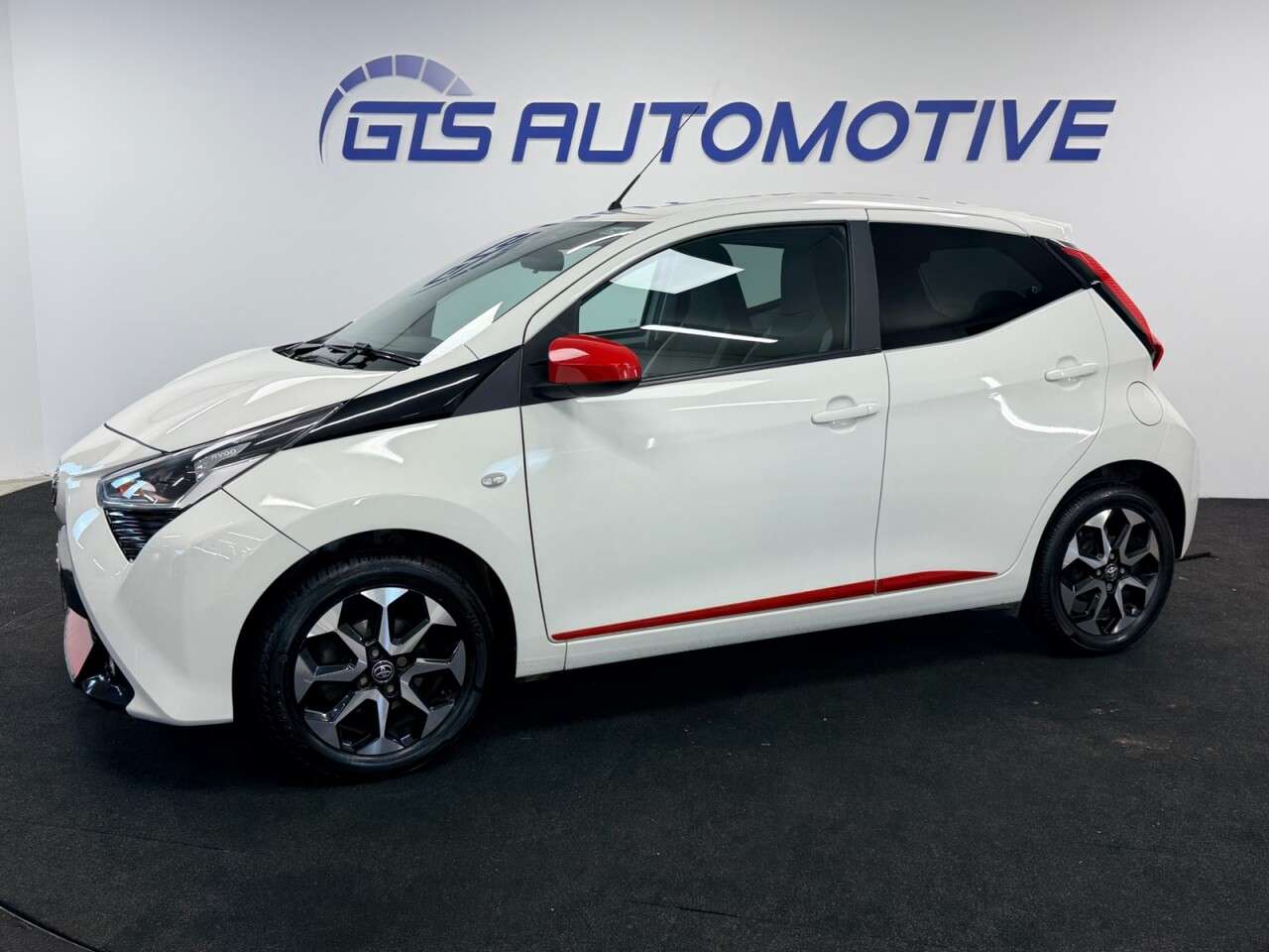 A 2020 TOYOTA AYGO 1.0 VVT-i X-TREND SAFETY SENSE FIVE DOOR 72 BHP + APPLE CAR PLAY + REAR CAM A 2020 TOYOTA AYGO 1.0 VVT-i X-TREND SAFETY SENSE FIVE DOOR 72 BHP + APPLE CAR PLAY + REAR CAM