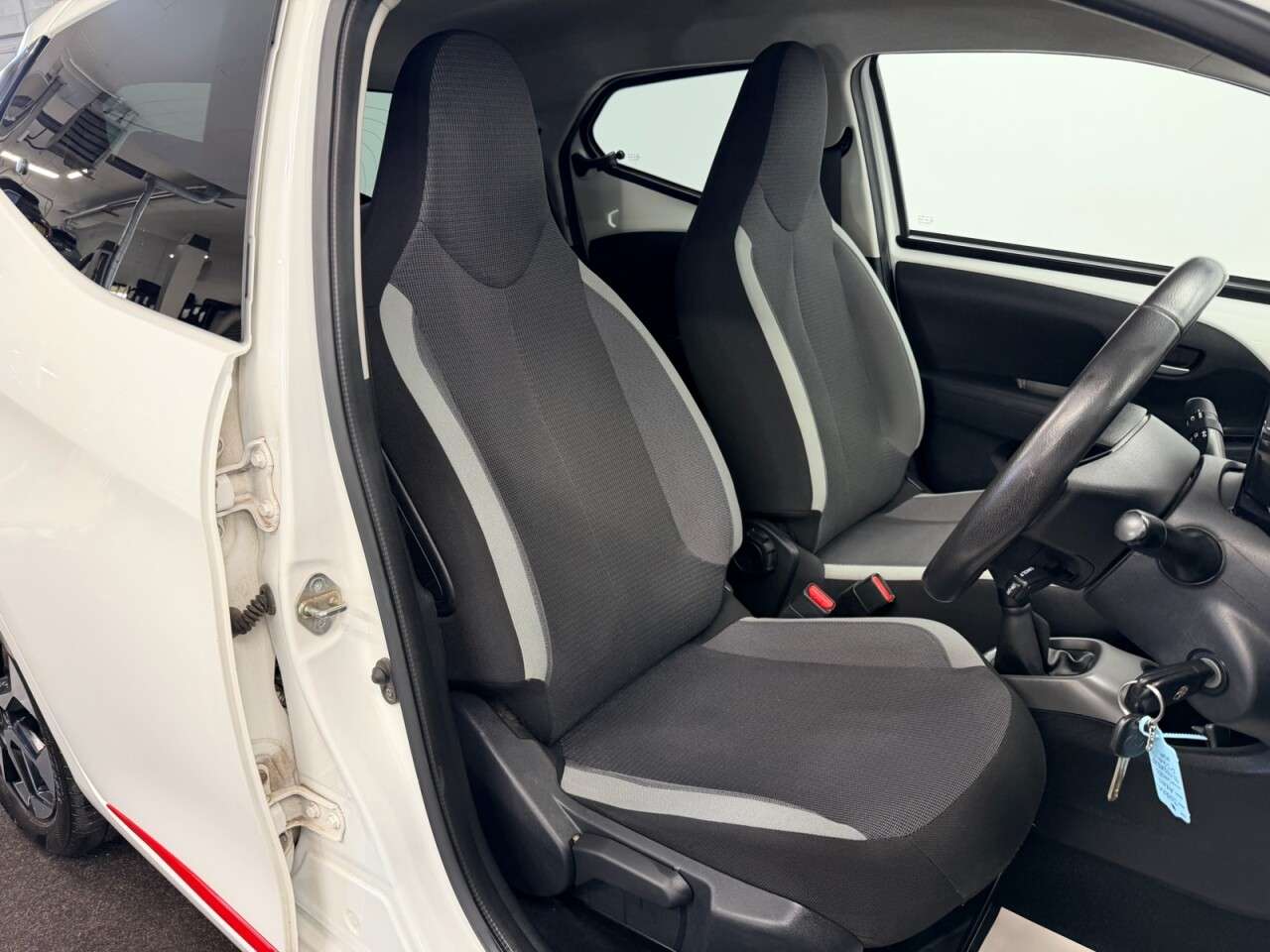 A 2020 TOYOTA AYGO 1.0 VVT-i X-TREND SAFETY SENSE FIVE DOOR 72 BHP + APPLE CAR PLAY + REAR CAM A 2020 TOYOTA AYGO 1.0 VVT-i X-TREND SAFETY SENSE FIVE DOOR 72 BHP + APPLE CAR PLAY + REAR CAM