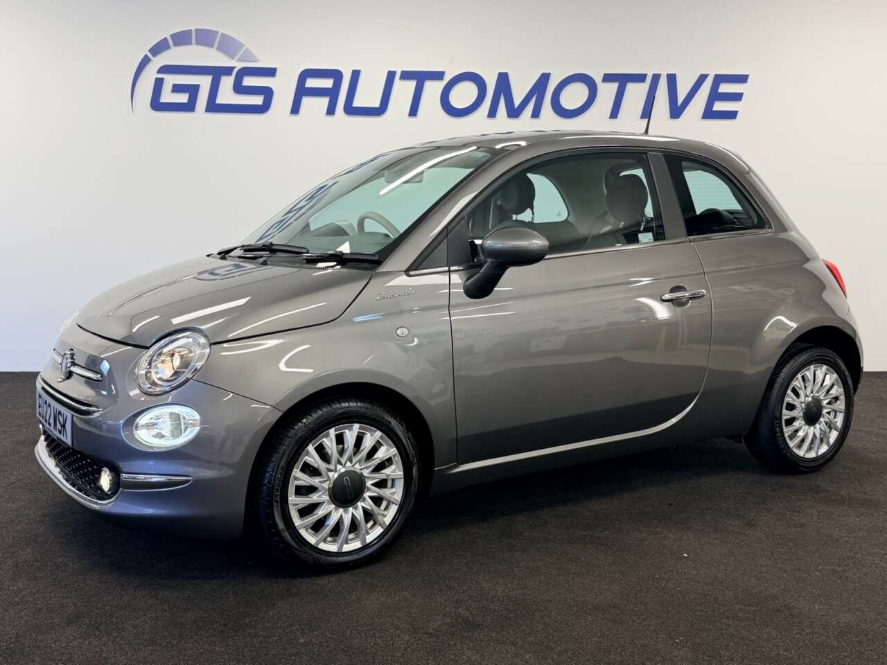A 2022 FIAT 500 1.0 MHEV DOLCEVITA 70 BHP + GLASS SUNROOF + APPLE CAR PLAY SIX MONTH WARRAN A 2022 FIAT 500 1.0 MHEV DOLCEVITA 70 BHP + GLASS SUNROOF + APPLE CAR PLAY SIX MONTH WARRAN