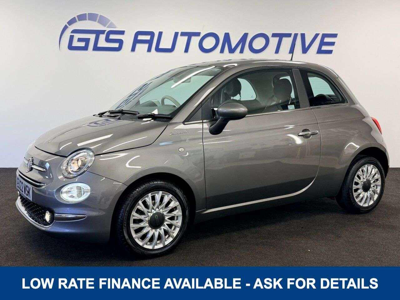 A 2022 FIAT 500 1.0 MHEV DOLCEVITA 70 BHP + GLASS SUNROOF + APPLE CAR PLAY SIX MONTH WARRAN A 2022 FIAT 500 1.0 MHEV DOLCEVITA 70 BHP + GLASS SUNROOF + APPLE CAR PLAY SIX MONTH WARRAN
