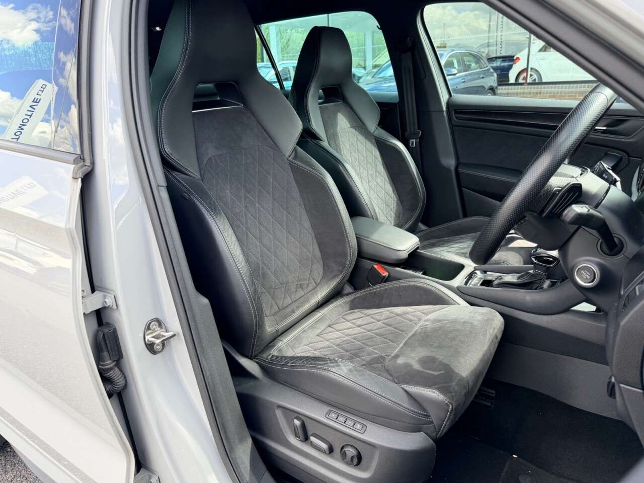 A 2020 SKODA KODIAQ 2.0 TDI SPORTLINE DSG AUTO 4WD 150 BHP + 7 SEATS A 2020 SKODA KODIAQ 2.0 TDI SPORTLINE DSG AUTO 4WD 150 BHP + 7 SEATS