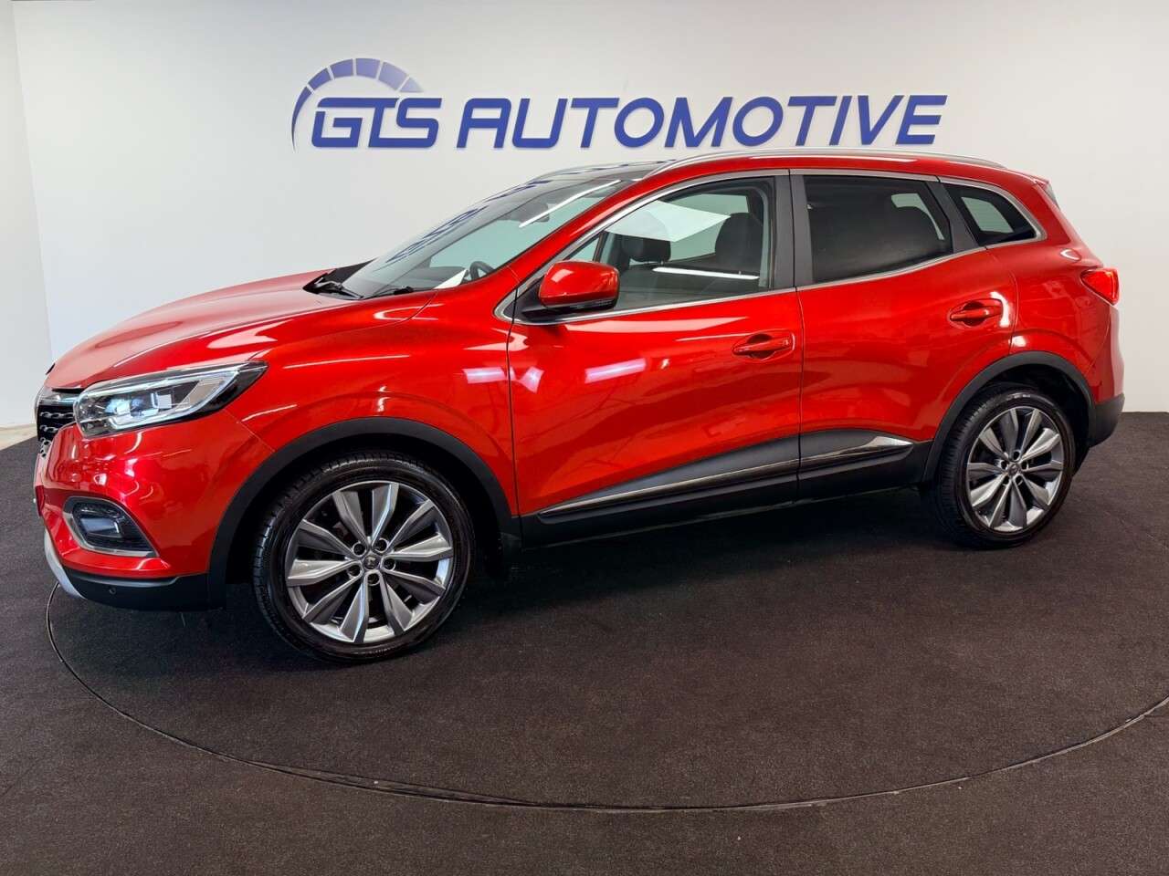 A 2019 RENAULT KADJAR 1.3 TCe S EDITION 140 BHP + SAT NAV + GLASS SUNROOF SIX MONTH WARRANTY MAY A 2019 RENAULT KADJAR 1.3 TCe S EDITION 140 BHP + SAT NAV + GLASS SUNROOF SIX MONTH WARRANTY MAY