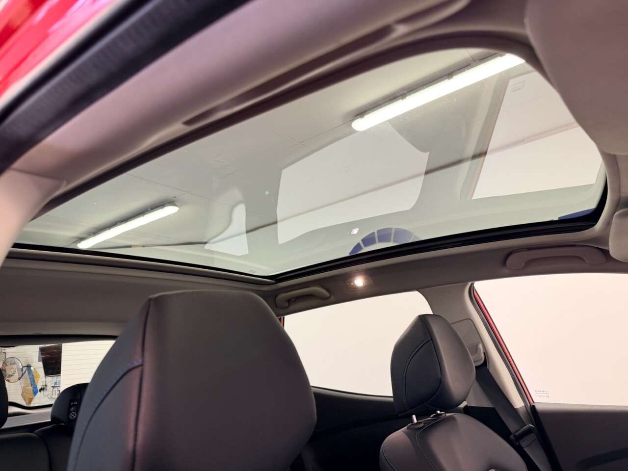 A 2019 RENAULT KADJAR 1.3 TCe S EDITION 140 BHP + SAT NAV + GLASS SUNROOF SIX MONTH WARRANTY MAY A 2019 RENAULT KADJAR 1.3 TCe S EDITION 140 BHP + SAT NAV + GLASS SUNROOF SIX MONTH WARRANTY MAY