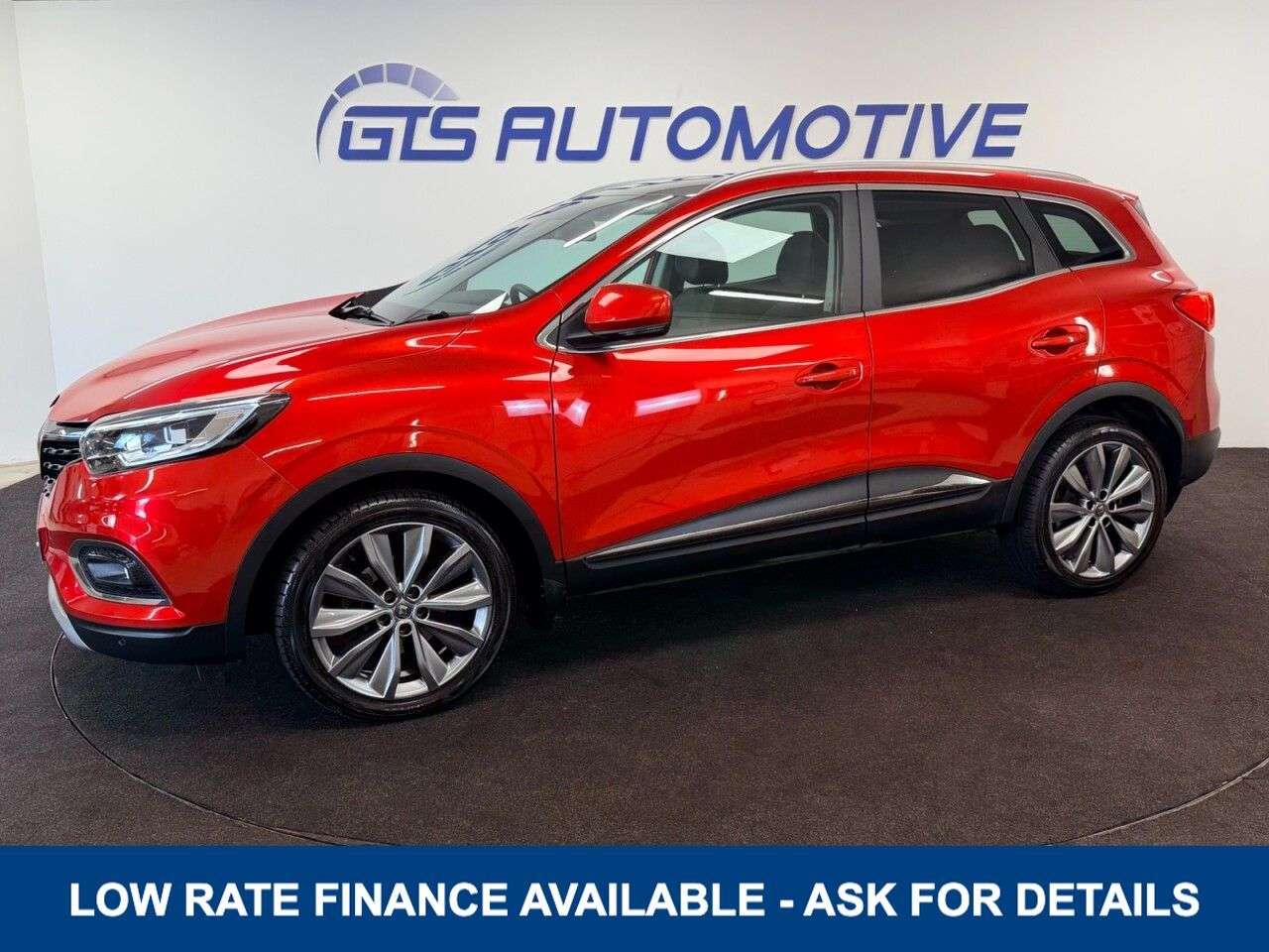 A 2019 RENAULT KADJAR 1.3 TCe S EDITION 140 BHP + SAT NAV + GLASS SUNROOF SIX MONTH WARRANTY MAY A 2019 RENAULT KADJAR 1.3 TCe S EDITION 140 BHP + SAT NAV + GLASS SUNROOF SIX MONTH WARRANTY MAY