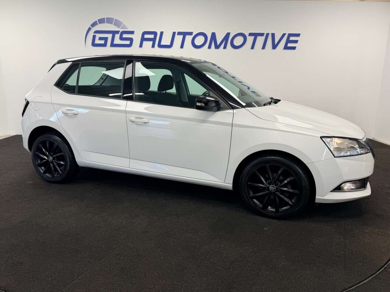 A 2019 SKODA FABIA 1.0 TSI COLOUR EDITION FIVE DOOR 95 BHP + PARKING SENSORS + APPLE PLAY SIX A 2019 SKODA FABIA 1.0 TSI COLOUR EDITION FIVE DOOR 95 BHP + PARKING SENSORS + APPLE PLAY SIX