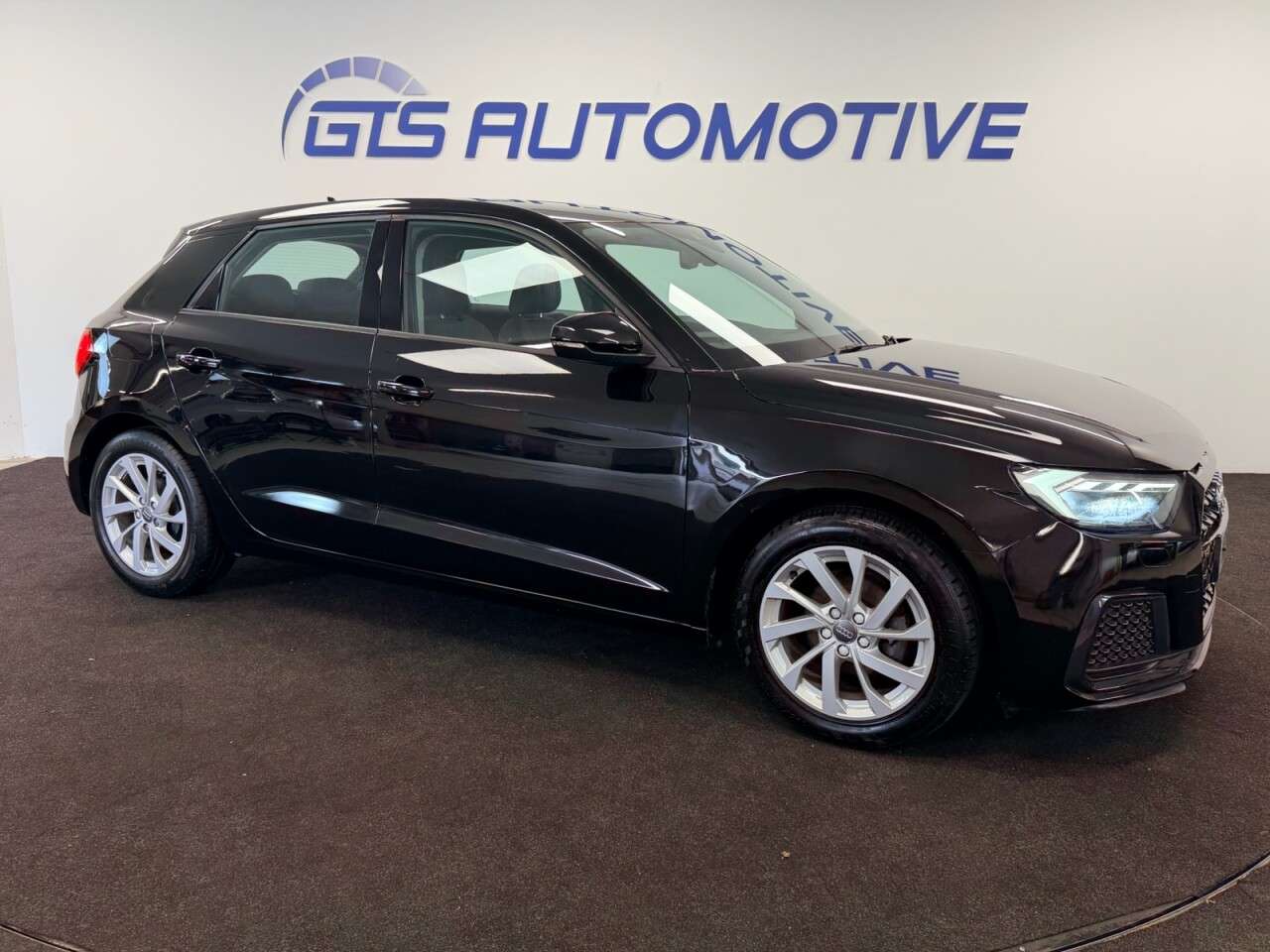 A 2019 AUDI A1 SPORTBACK 1.0 TFSI 25 SPORT FIVE DOOR 95 BHP + APPLE CAR PLAY + PARK SENSOR A 2019 AUDI A1 SPORTBACK 1.0 TFSI 25 SPORT FIVE DOOR 95 BHP + APPLE CAR PLAY + PARK SENSOR
