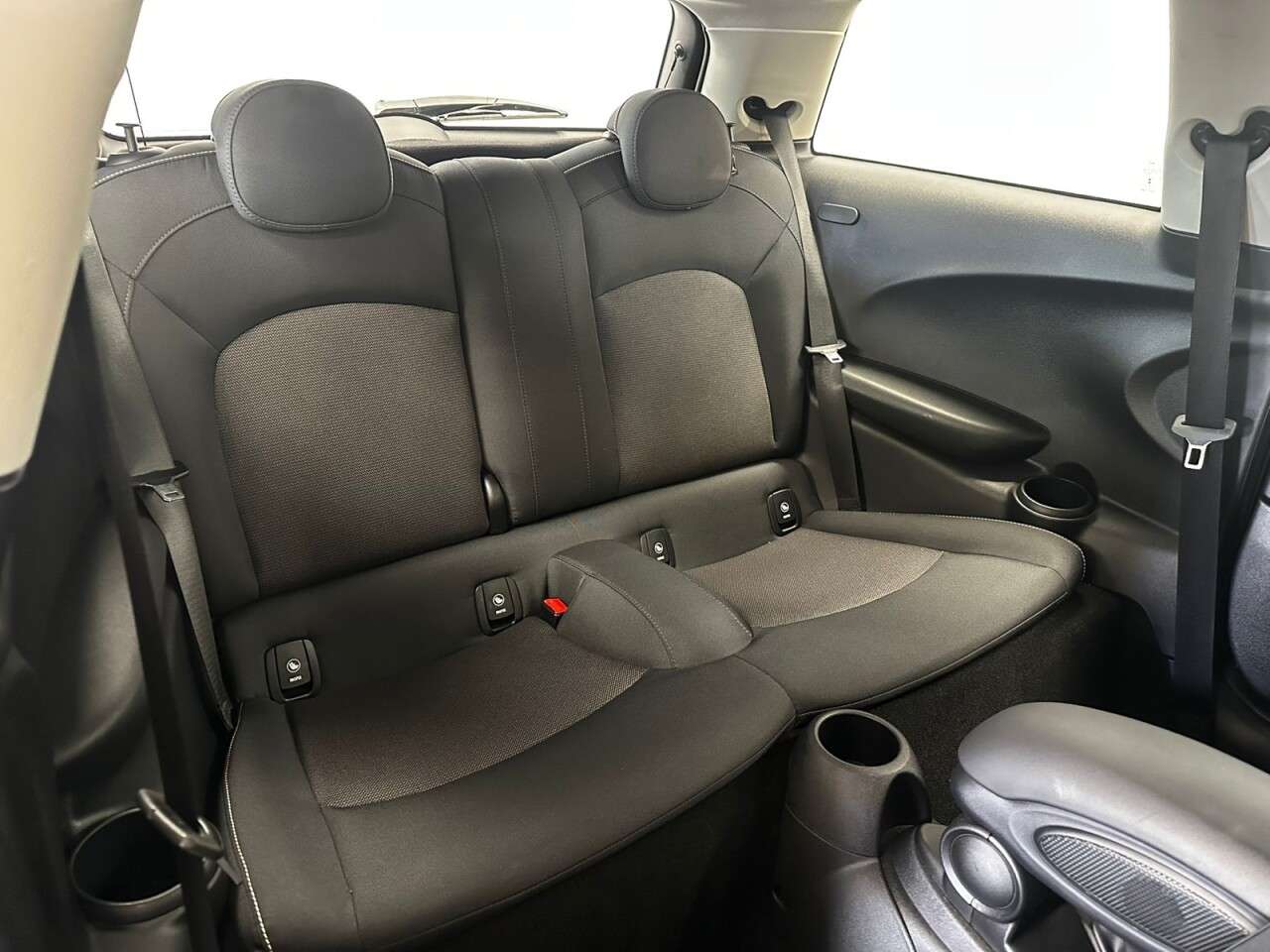 A 2019 MINI HATCH 1.5 COOPER CLASSIC THREE DOOR 135 BHP + REAR CAMERA + HEATED SEATS SIX MONT A 2019 MINI HATCH 1.5 COOPER CLASSIC THREE DOOR 135 BHP + REAR CAMERA + HEATED SEATS SIX MONT