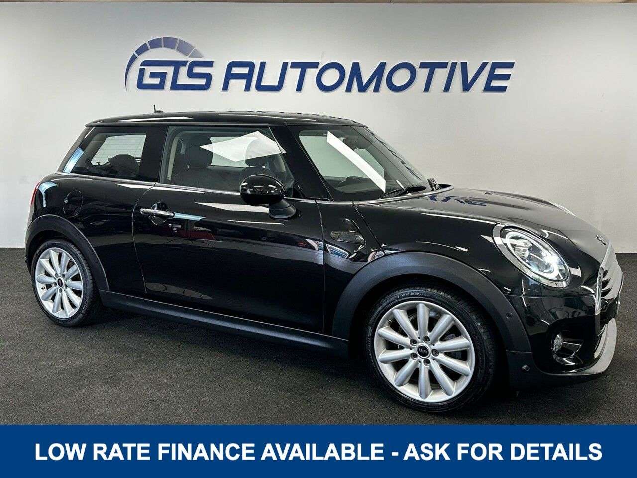 A 2019 MINI HATCH 1.5 COOPER CLASSIC THREE DOOR 135 BHP + REAR CAMERA + HEATED SEATS SIX MONT A 2019 MINI HATCH 1.5 COOPER CLASSIC THREE DOOR 135 BHP + REAR CAMERA + HEATED SEATS SIX MONT