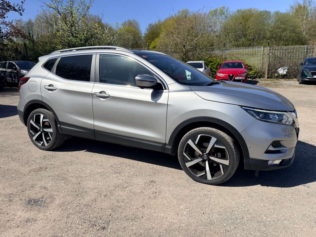 A 2018 NISSAN QASHQAI 1.3 DIG-T TEKNA PLUS+ 140 BHP + SAT NAV + GLASS SUNROOF + HEATED LEATHER A 2018 NISSAN QASHQAI 1.3 DIG-T TEKNA PLUS+ 140 BHP + SAT NAV + GLASS SUNROOF + HEATED LEATHER