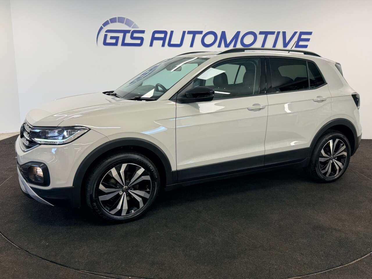 A 2023 VOLKSWAGEN T-CROSS 1.0 TSI BLACK EDITION FIVE DOOR 110 BHP + PARKING SENSORS + APPLE CAR PLAY A 2023 VOLKSWAGEN T-CROSS 1.0 TSI BLACK EDITION FIVE DOOR 110 BHP + PARKING SENSORS + APPLE CAR PLAY