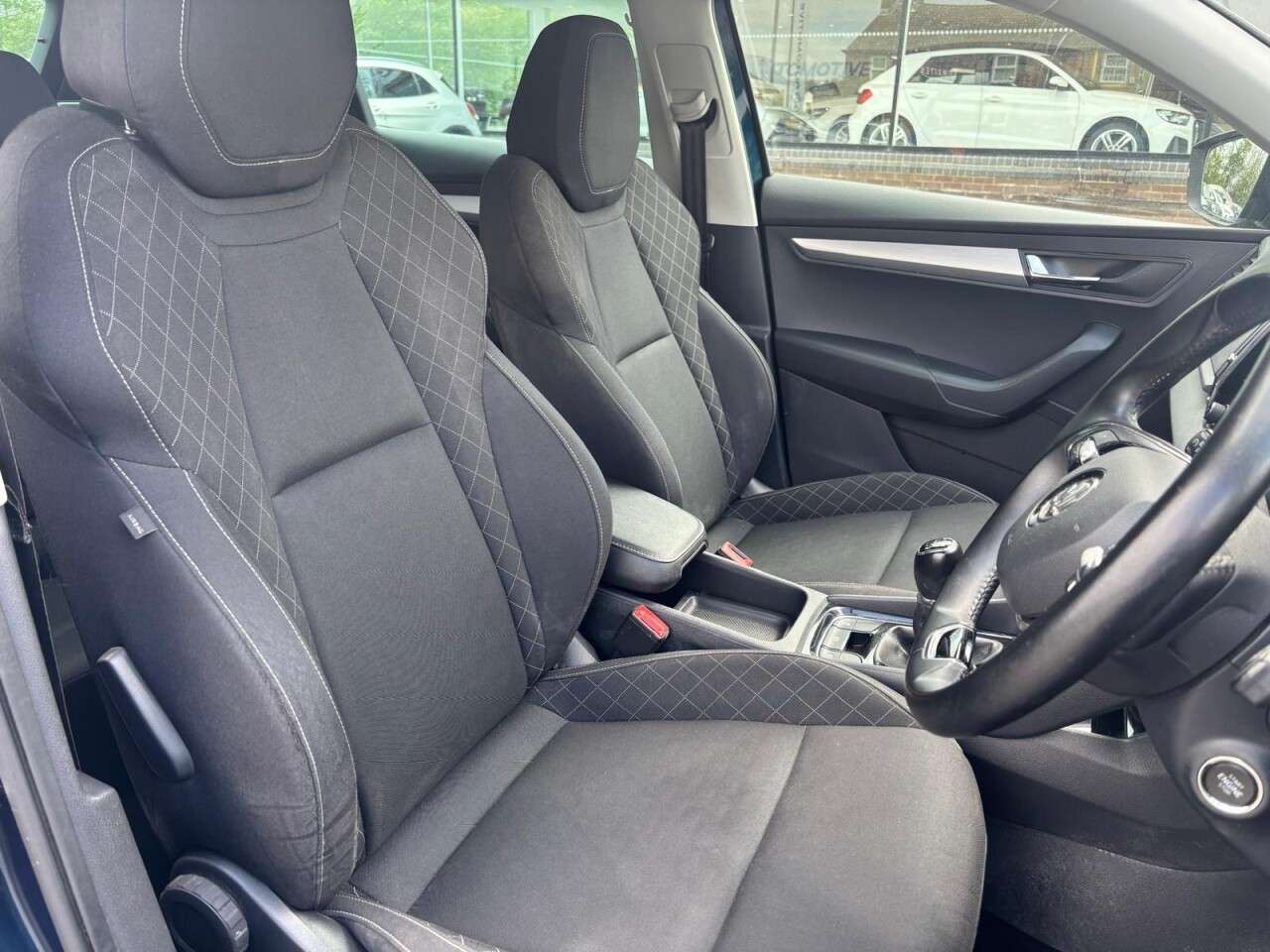 A 2022 SKODA KAROQ 1.0 TSI SE FIVE DOOR 110 BHP A 2022 SKODA KAROQ 1.0 TSI SE FIVE DOOR 110 BHP