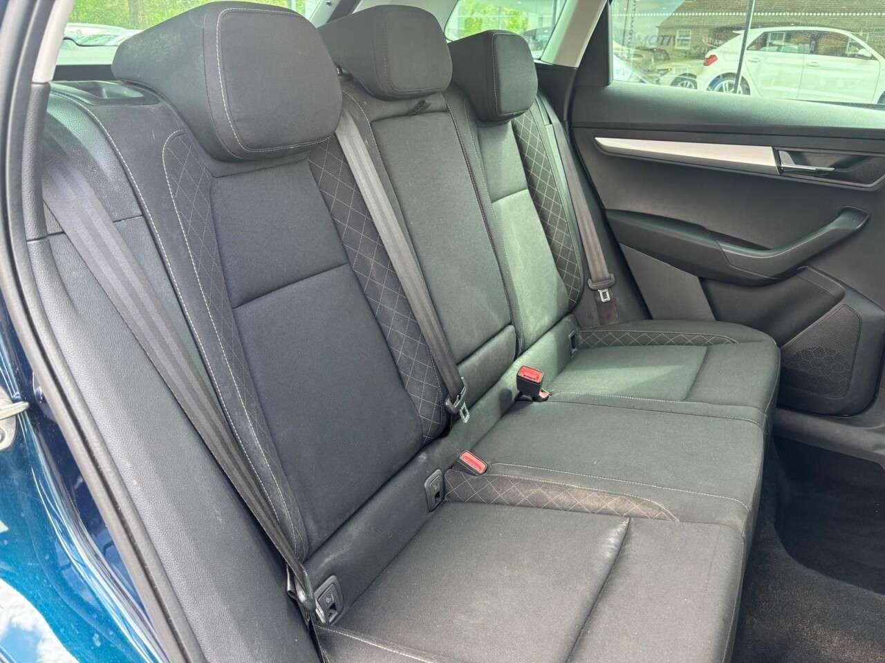 A 2022 SKODA KAROQ 1.0 TSI SE FIVE DOOR 110 BHP A 2022 SKODA KAROQ 1.0 TSI SE FIVE DOOR 110 BHP