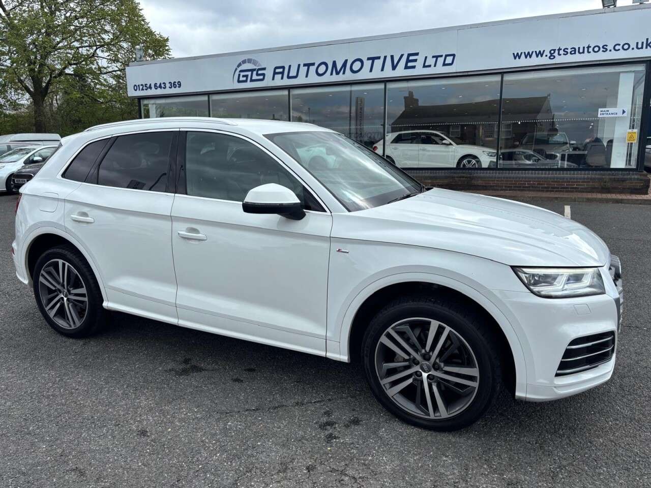 A 2019 AUDI Q5 2.0 TDI 40 S-LINE S-TRONIC QUATTRO 190 BHP + SAT NAV + REAR CAMERA + BANG O A 2019 AUDI Q5 2.0 TDI 40 S-LINE S-TRONIC QUATTRO 190 BHP + SAT NAV + REAR CAMERA + BANG O
