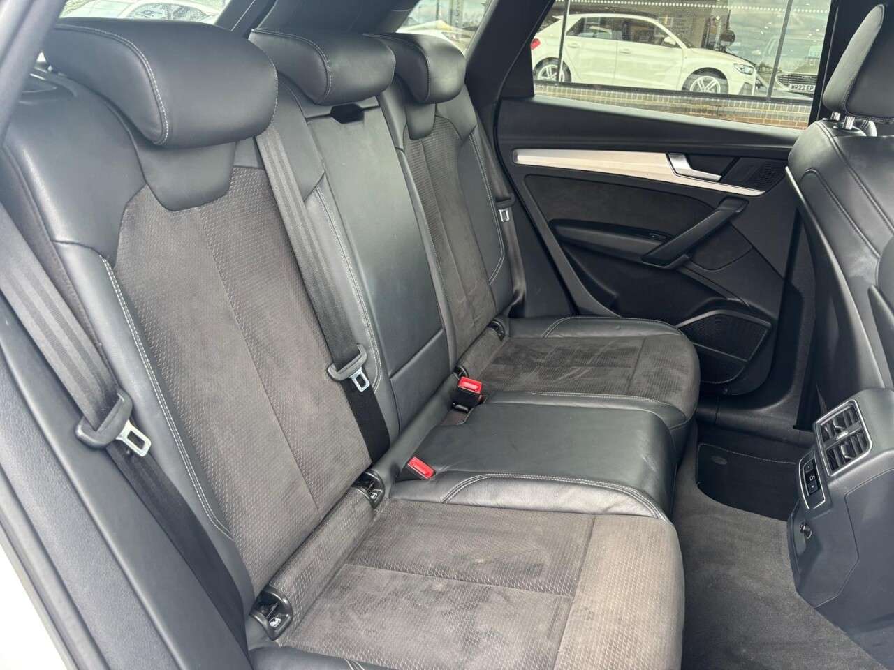 A 2019 AUDI Q5 2.0 TDI 40 S-LINE S-TRONIC QUATTRO 190 BHP + SAT NAV + REAR CAMERA + BANG O A 2019 AUDI Q5 2.0 TDI 40 S-LINE S-TRONIC QUATTRO 190 BHP + SAT NAV + REAR CAMERA + BANG O