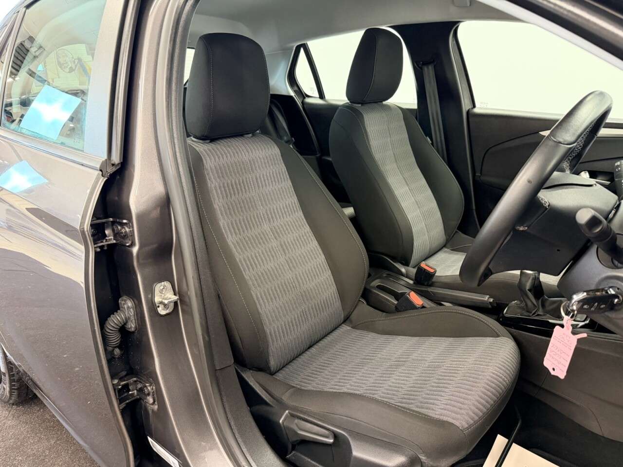 A 2020 VAUXHALL CORSA 1.2 SE FIVE DOOR 75 BHP + APPLE CAR PLAY + AIR CON SIX MONTH WARRANTY MAY 2 A 2020 VAUXHALL CORSA 1.2 SE FIVE DOOR 75 BHP + APPLE CAR PLAY + AIR CON SIX MONTH WARRANTY MAY 2