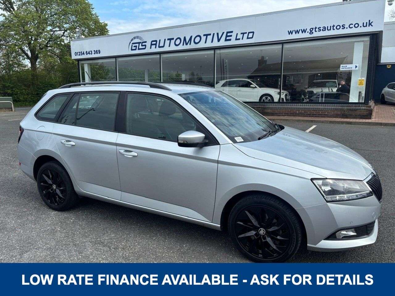 A 2020 SKODA FABIA ESTATE 1.0 TSI SE DRIVE FIVE DOOR 110 BHP + SAT NAV + PARKING SENSORS A 2020 SKODA FABIA ESTATE 1.0 TSI SE DRIVE FIVE DOOR 110 BHP + SAT NAV + PARKING SENSORS