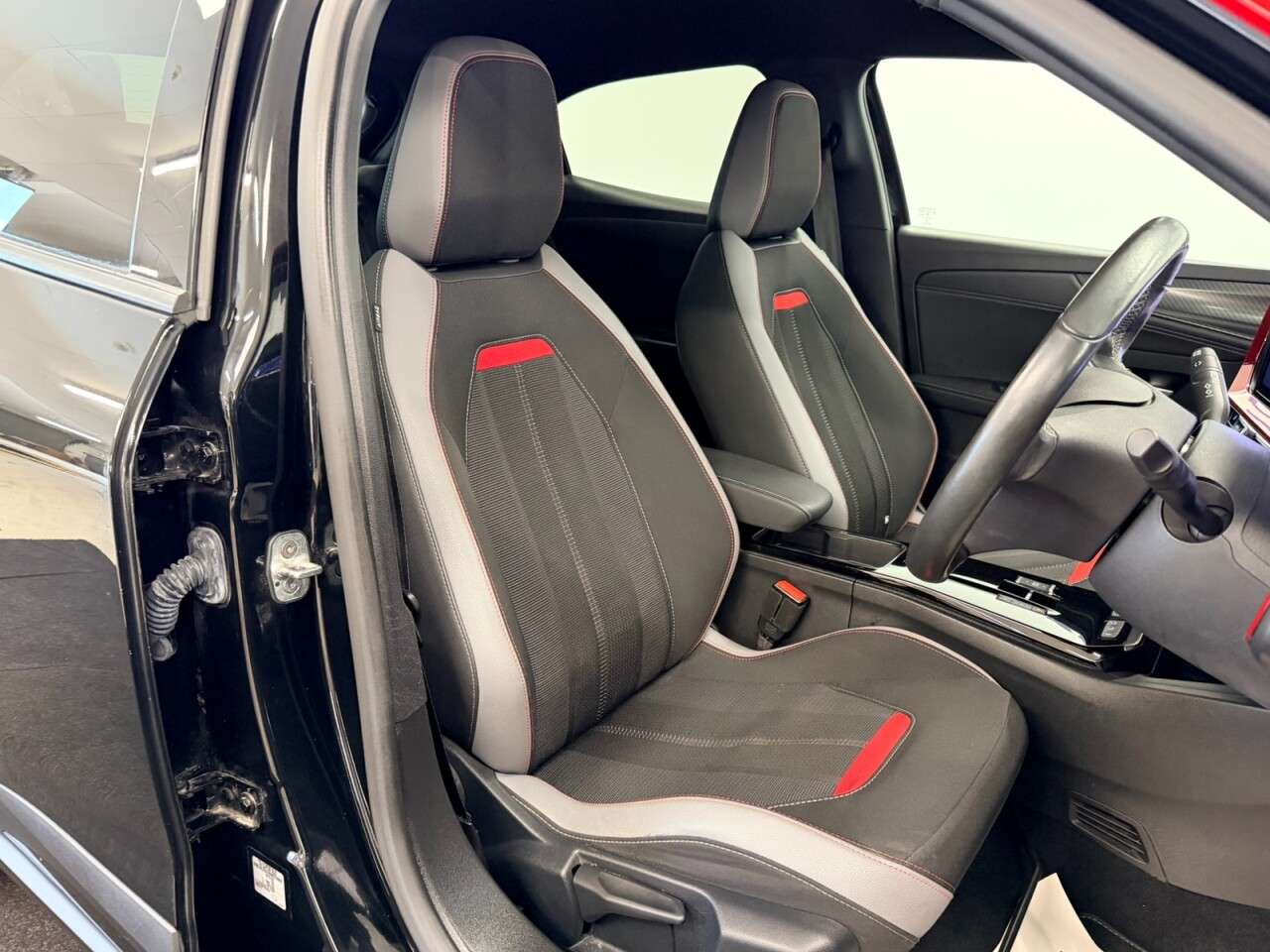 A 2022 VAUXHALL MOKKA ELECTRIC 50kWh GS LINE ELECTRIC AUTOMATIC 135 BHP + SAT NAV + REAR CAMERA SIX MONTH A 2022 VAUXHALL MOKKA ELECTRIC 50kWh GS LINE ELECTRIC AUTOMATIC 135 BHP + SAT NAV + REAR CAMERA SIX MONTH