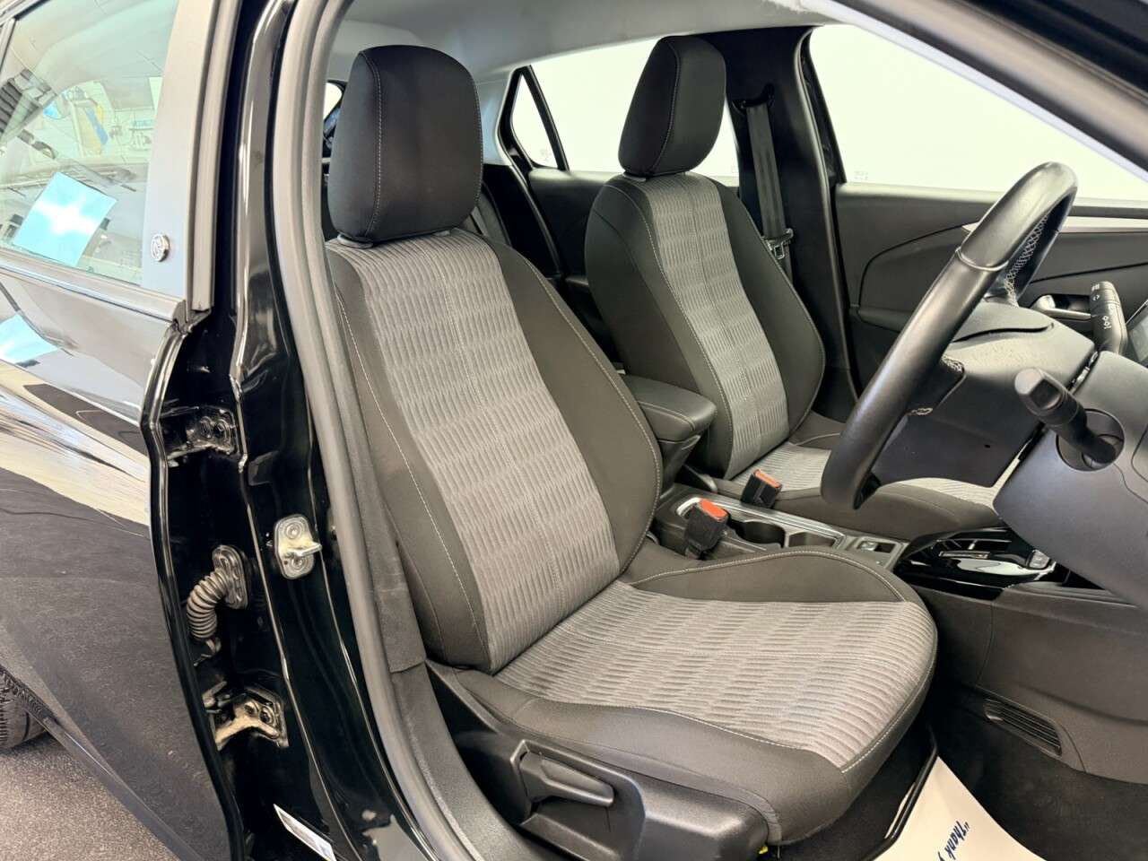 A 2022 VAUXHALL CORSA ELECTRIC 50kWh SE PREMIUM ELECTRIC AUTO FIVE DOOR 135BHP + SAT NAV + PARKING SENSORS A 2022 VAUXHALL CORSA ELECTRIC 50kWh SE PREMIUM ELECTRIC AUTO FIVE DOOR 135BHP + SAT NAV + PARKING SENSORS