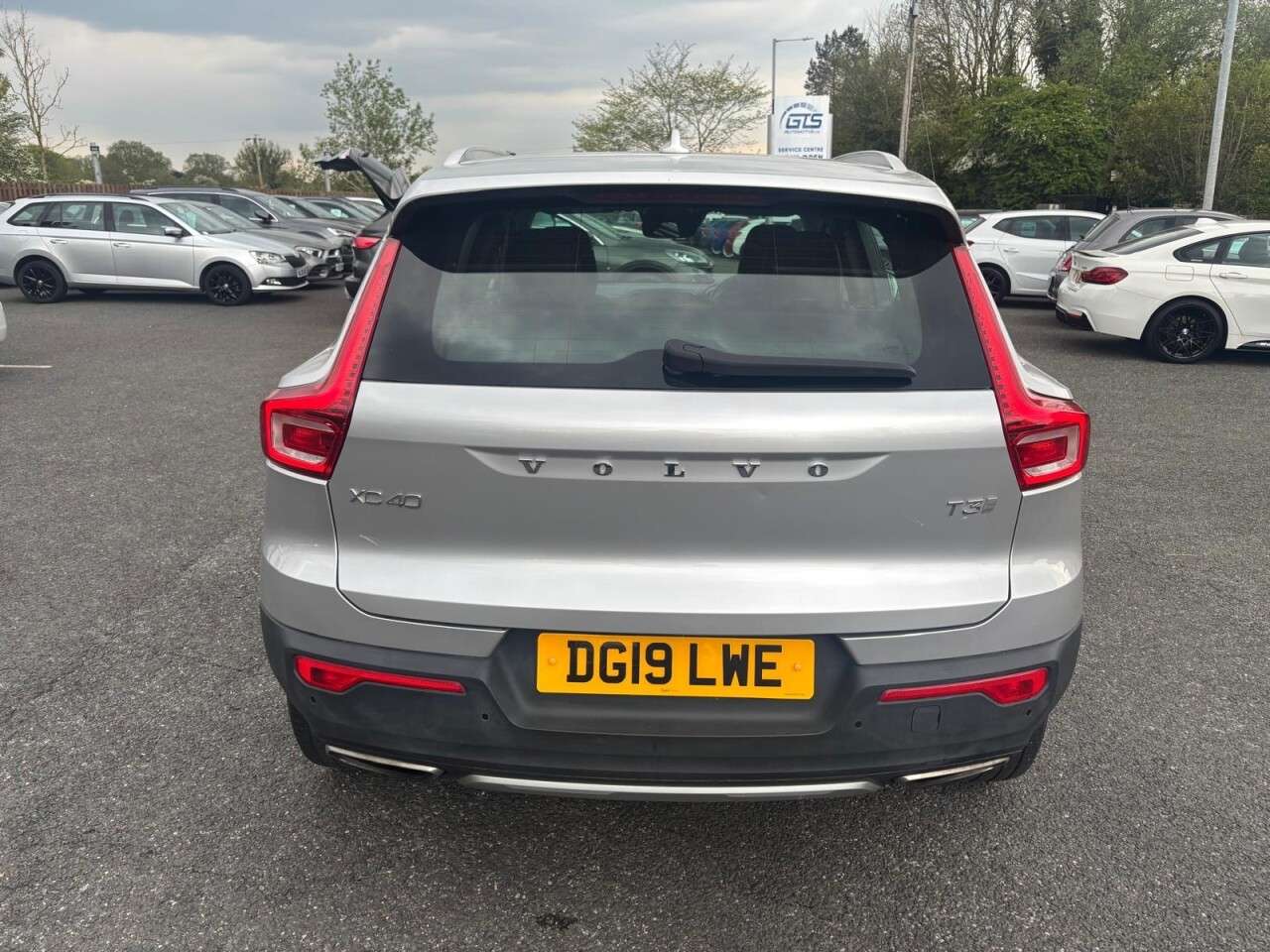 2019 VOLVO XC40 2019 VOLVO XC40
