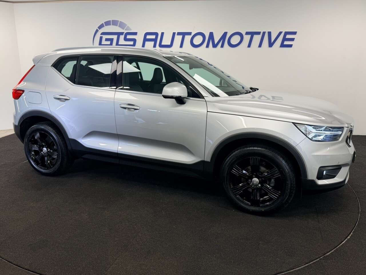 A 2019 VOLVO XC40 1.5 T3 INSCRIPTION 155 BHP + SAT NAV + LEATHER SIX MONTH WARRANTY JUNE 2027 A 2019 VOLVO XC40 1.5 T3 INSCRIPTION 155 BHP + SAT NAV + LEATHER SIX MONTH WARRANTY JUNE 2027