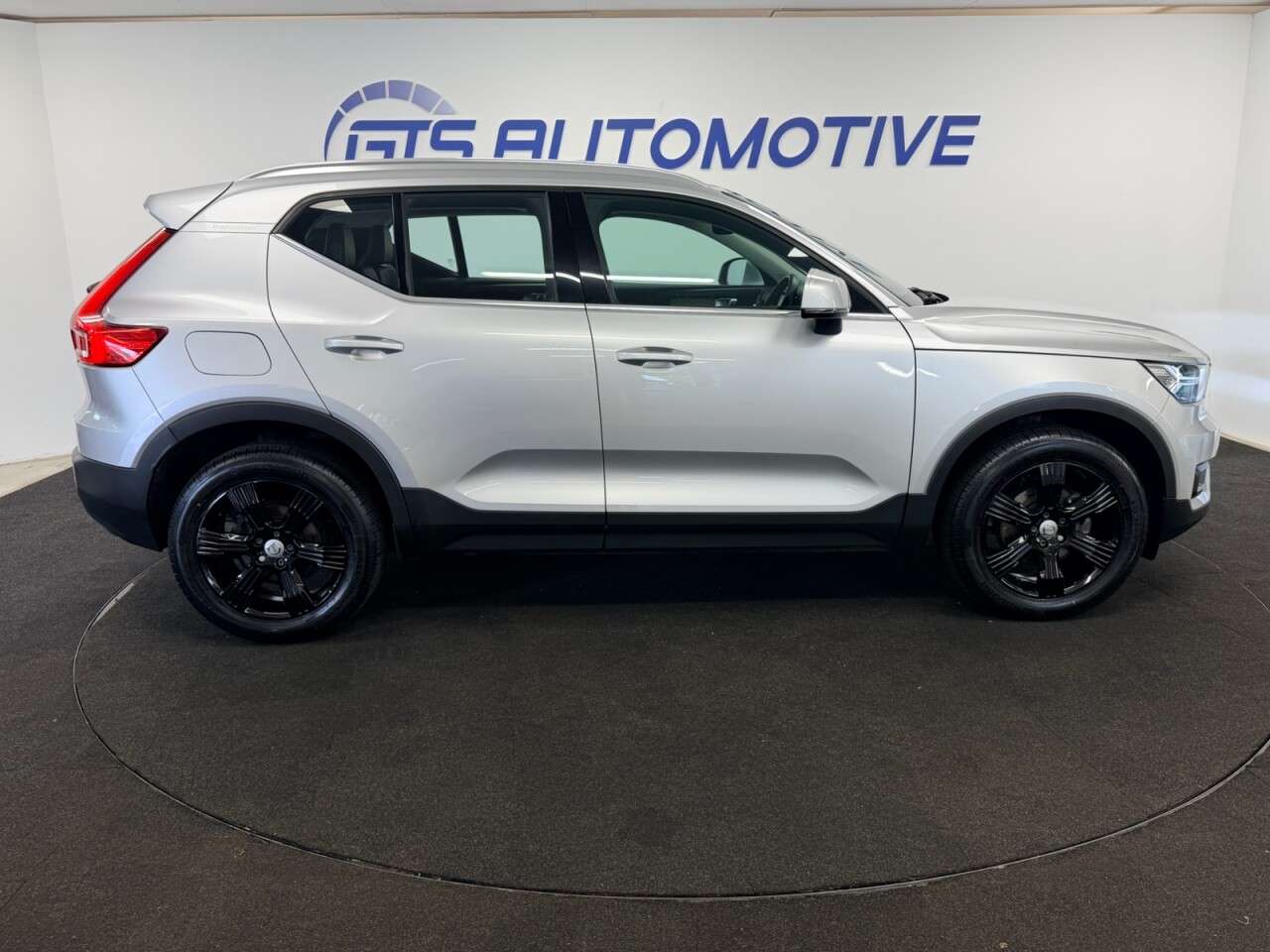 2019 VOLVO XC40 2019 VOLVO XC40
