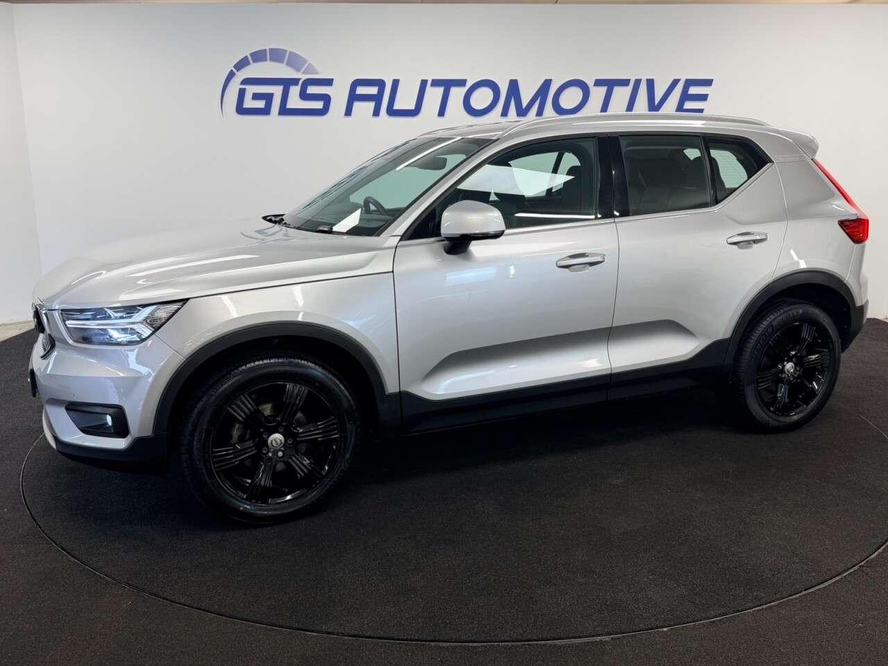2019 VOLVO XC40 2019 VOLVO XC40