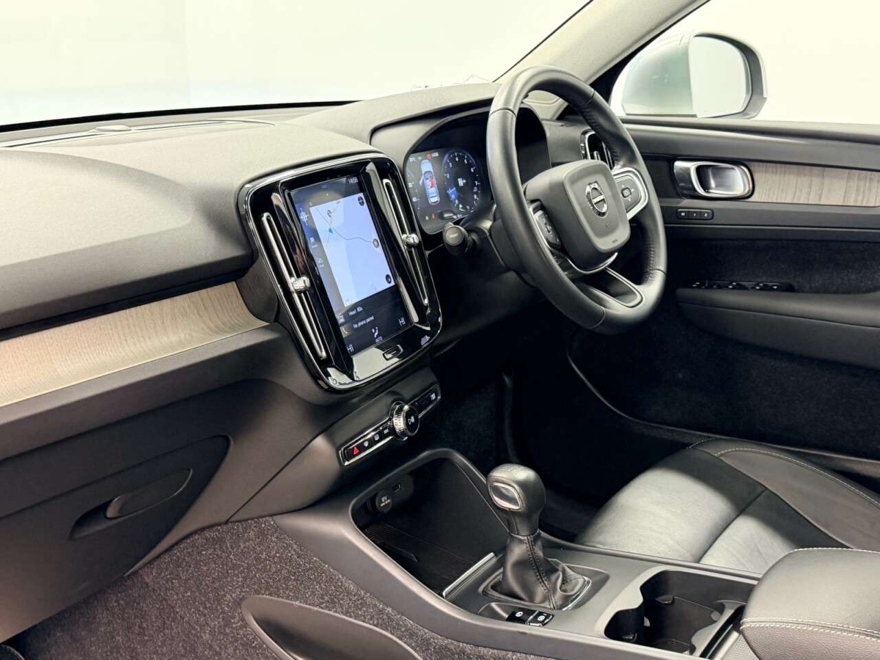 2019 VOLVO XC40 2019 VOLVO XC40
