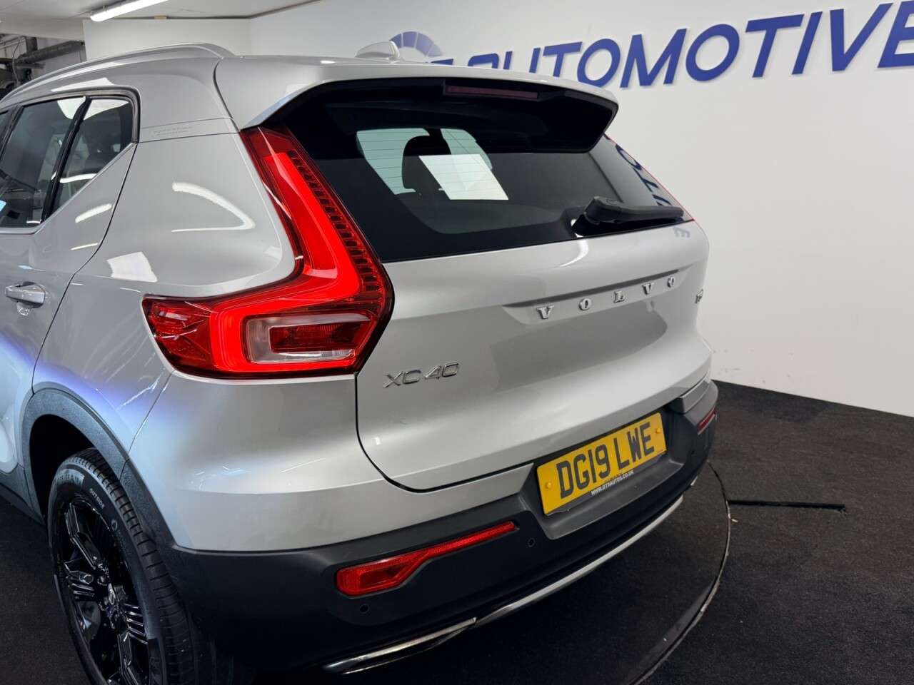 2019 VOLVO XC40 2019 VOLVO XC40