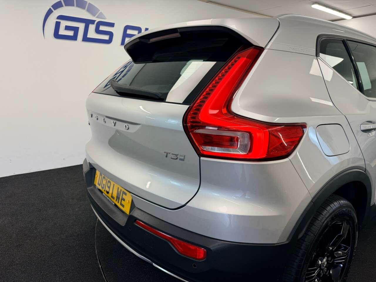 2019 VOLVO XC40 2019 VOLVO XC40