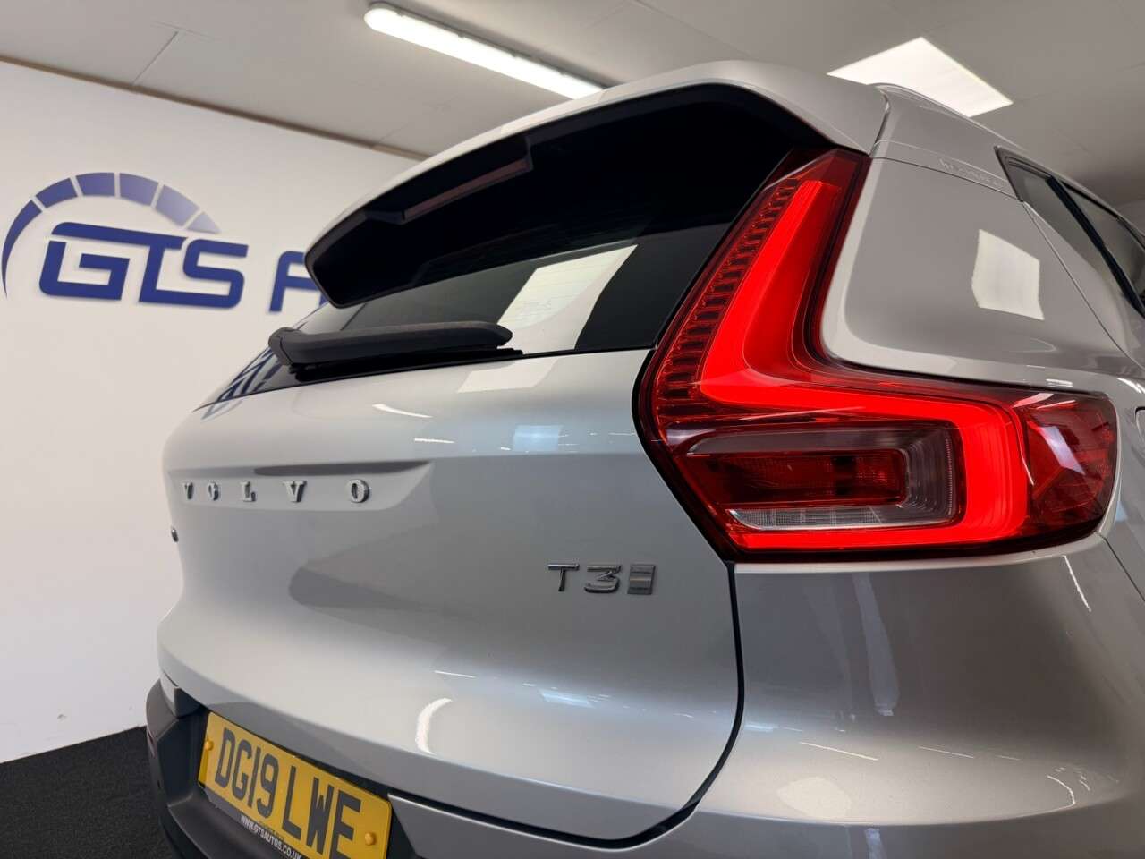 2019 VOLVO XC40 2019 VOLVO XC40