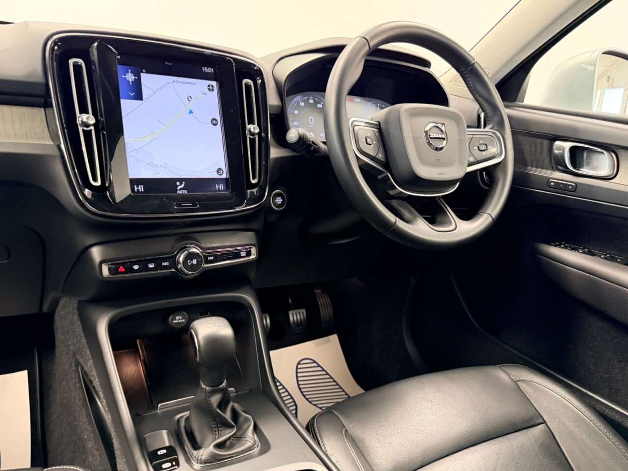 2019 VOLVO XC40 2019 VOLVO XC40