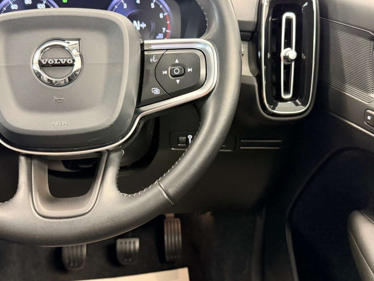 2019 VOLVO XC40 2019 VOLVO XC40