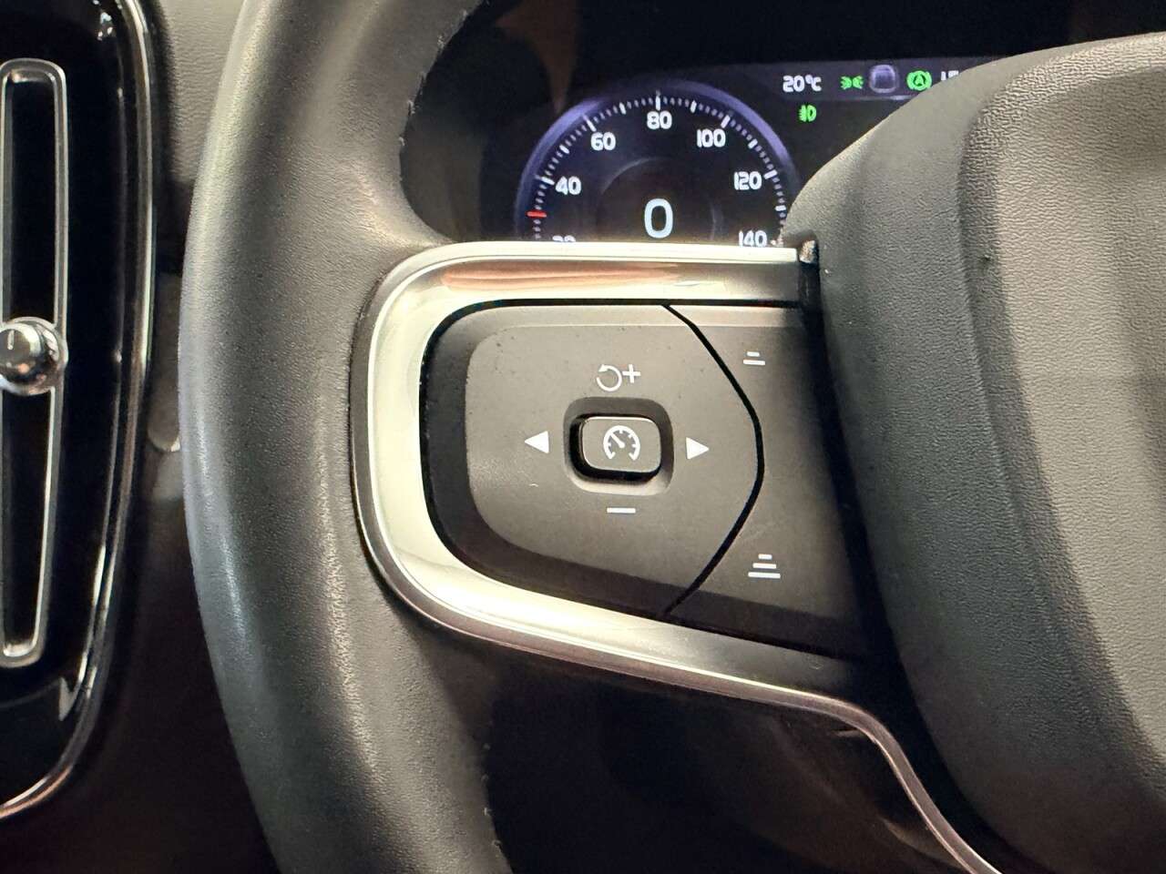 2019 VOLVO XC40 2019 VOLVO XC40