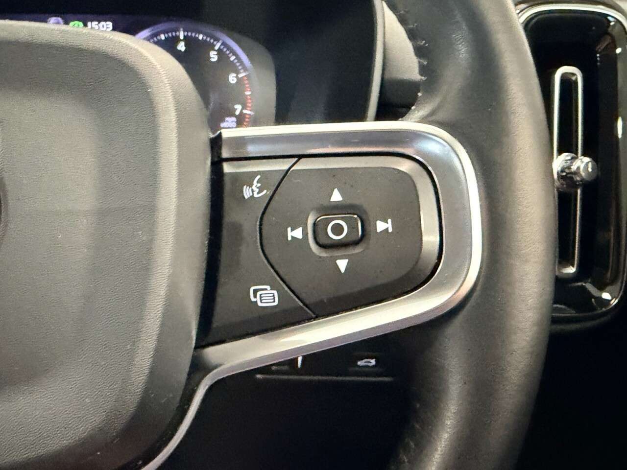 2019 VOLVO XC40 2019 VOLVO XC40